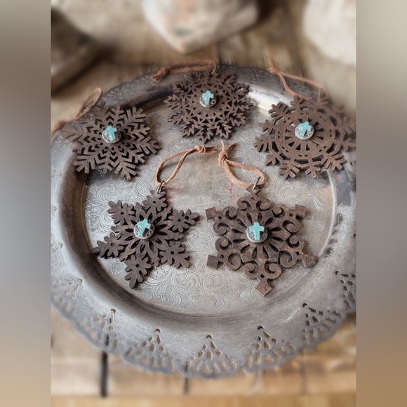 Ornaments / Rustic Snowflake Cross - Picture 8 of 8